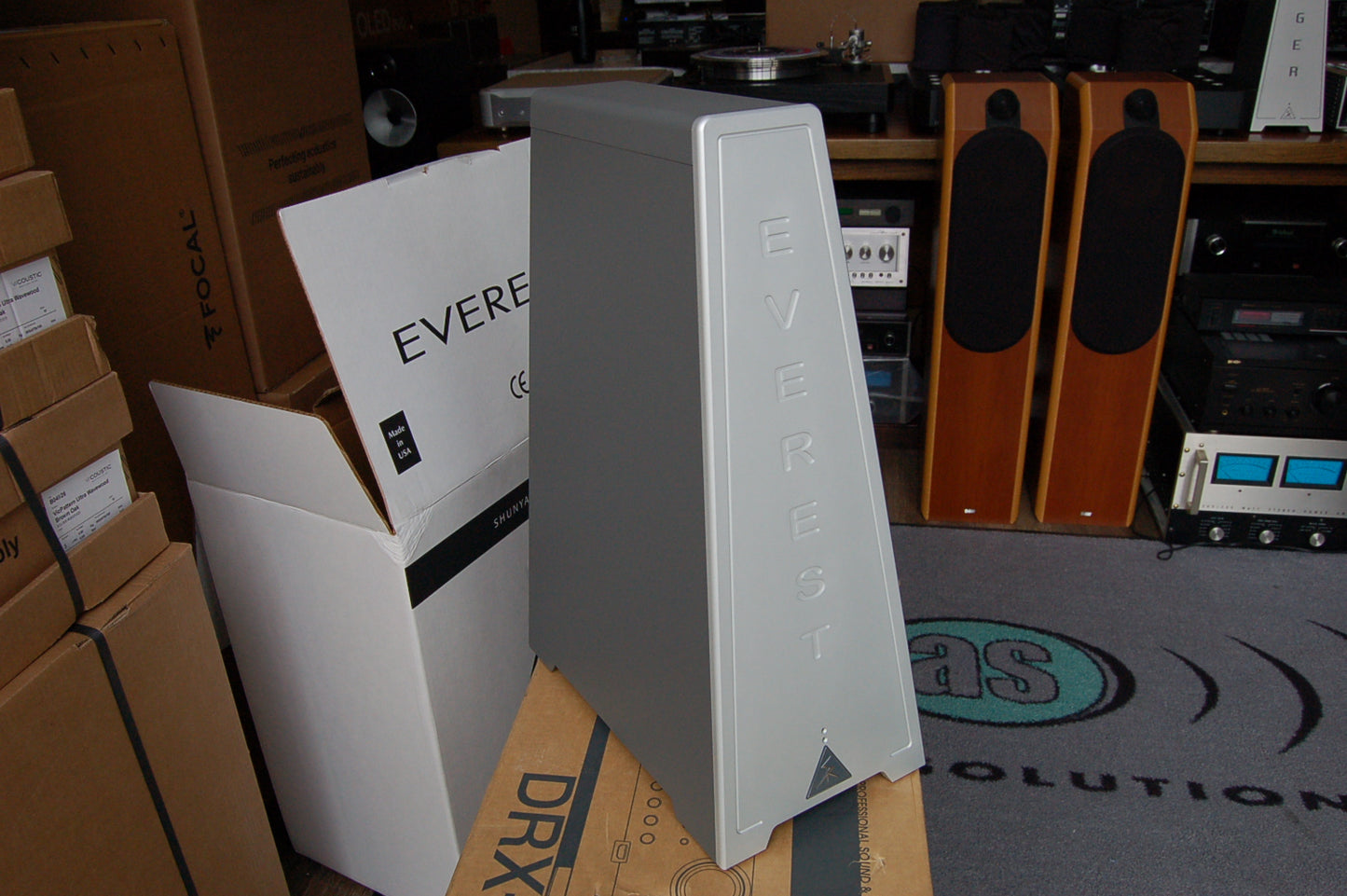 Shunyata Research Everest 8000 Power Conditioner pic of front
