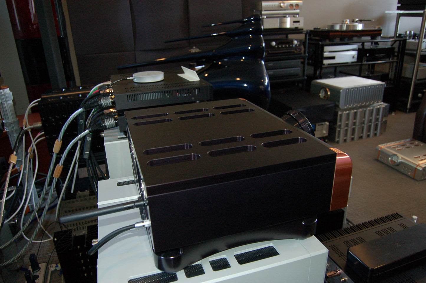 Dan D'Agostino Momentum HD Preamplifier Black - Used
