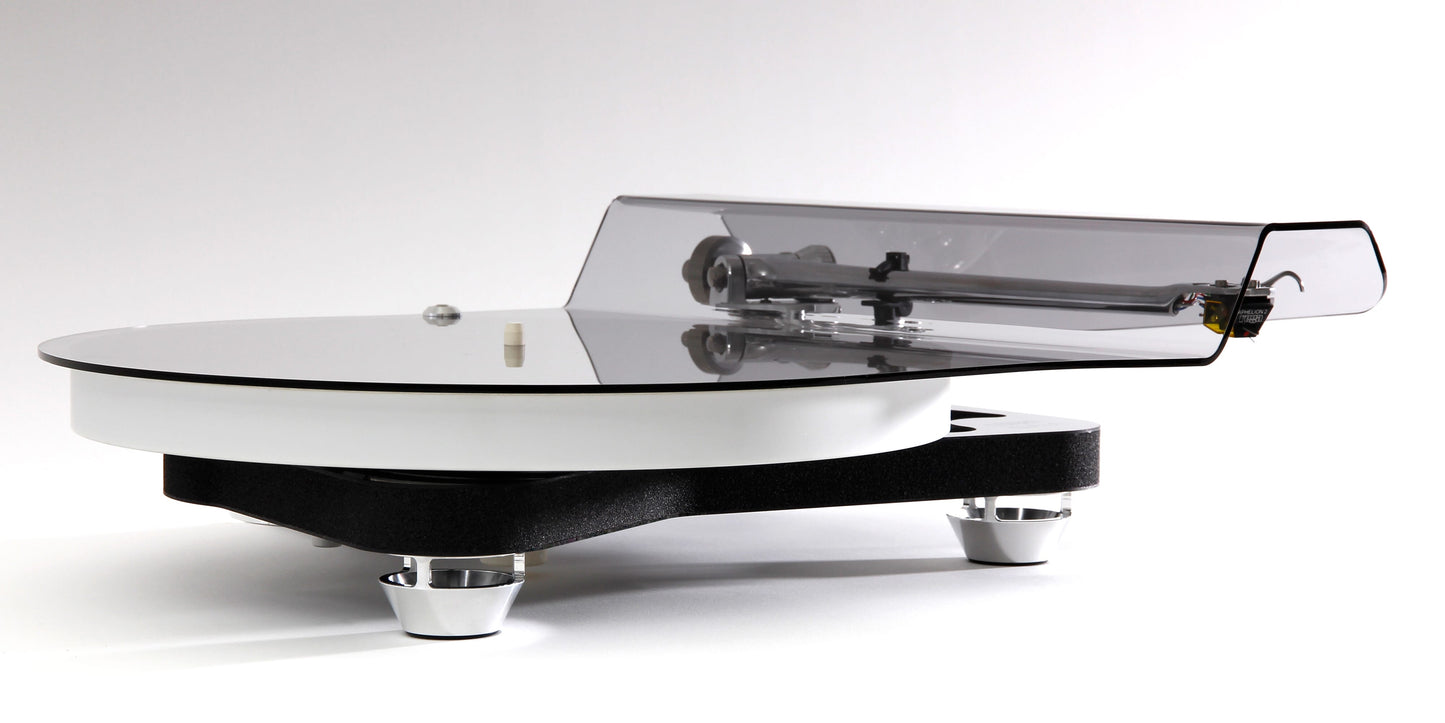 Rega Naia Turntable with dust cover