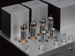 Luxman - SQ-N150 Integrated Tube Amplifier tube close-up