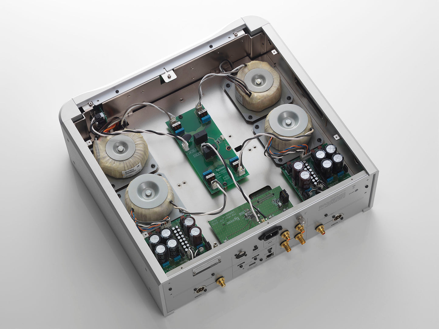 The ultimate Network x DAC only ESOTERIC could achieve An all unique circuit design called "Master Sound Discrete DAC", together with a further refined sound quality Network Module as core technology result in the ultimate Network Audio Player/DAC, the N-01XD