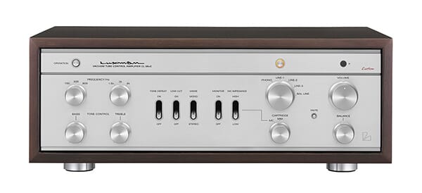 Luxman - CL-38uC Tube Preamplifier image of the front 