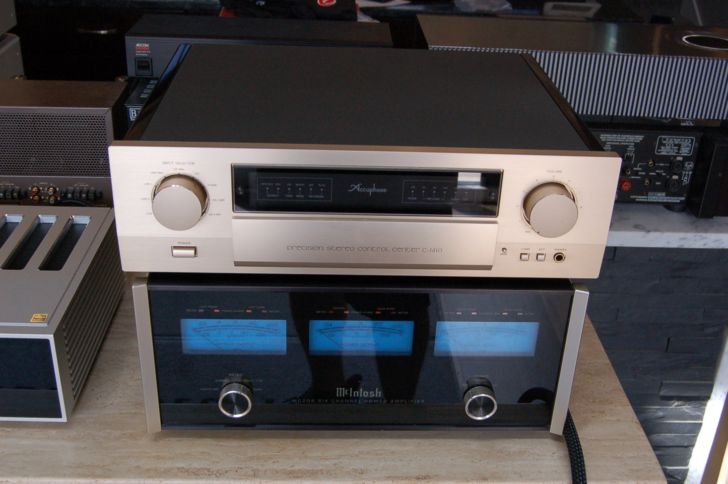 Accuphase PRECISION STEREO CONTROL CENTER C-2410