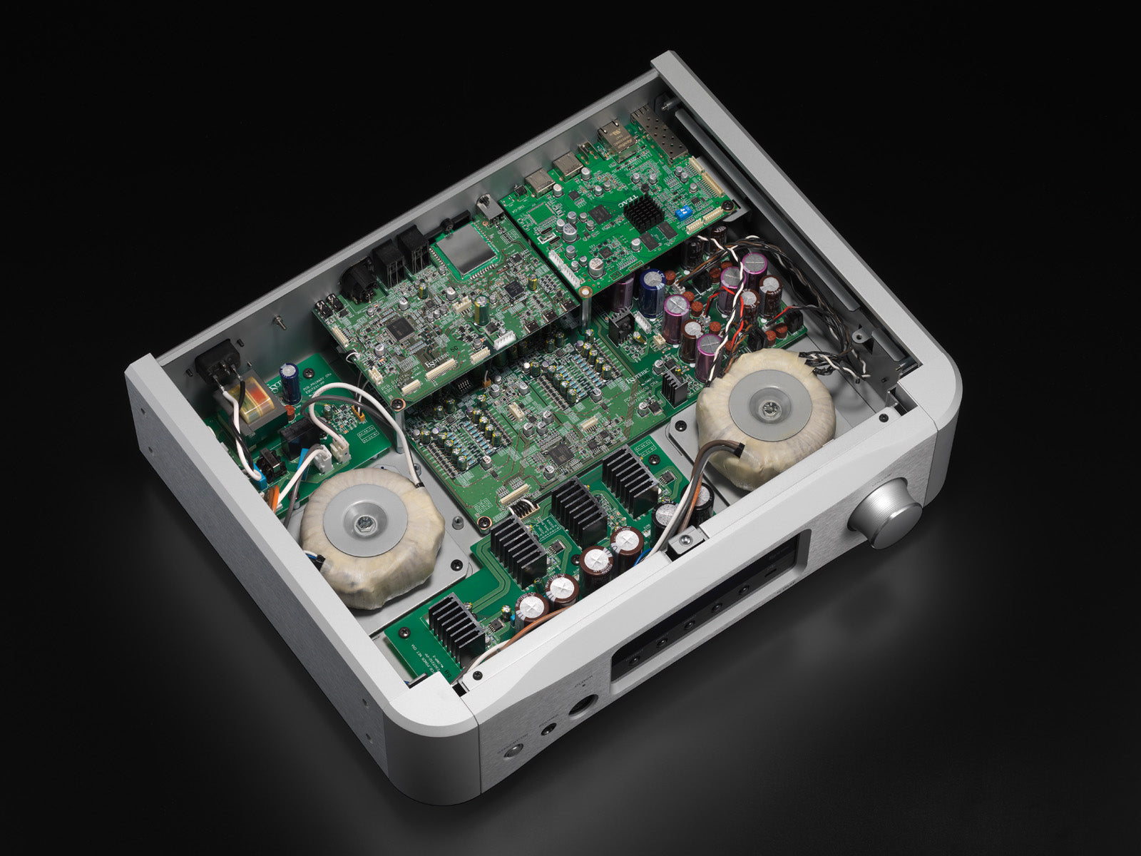 Esoteric N-05XE Network player/Pre-amp internal view