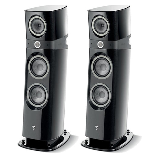 The longest standing loudspeaker of the line, Sopra N°3 combines dynamics, space optimisation and harmonic richness. With its two 8¼" (21cm) woofers, this speaker offers solid, rich and perfectly defined bass for music lovers looking for optimum performance.  It reveals its full potential in rooms up to 860 ft2 (80 m2)